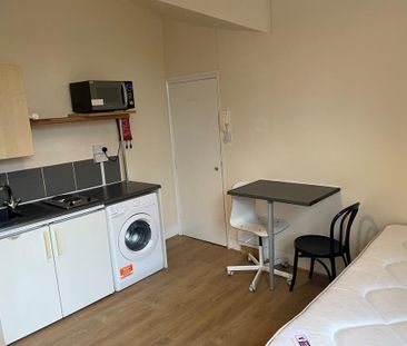 Studio to rent - Photo 2