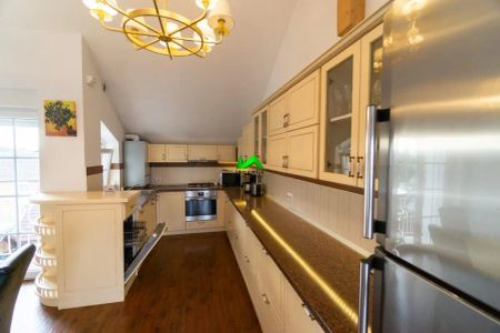Penthouse de inchiriat 3 camere terasa Sibiu Dumbravii Sub Arini - Photo 3