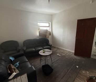 2 bedroom end of terrace house to rent - Photo 2