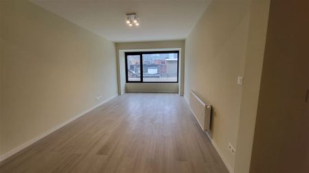 Gerenoveerd 3-slpkr appartement + ruim terras| Antwerpen-Centrum - Photo 2