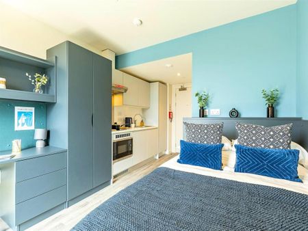 1 bedroom in a flat share to rent - Photo 4