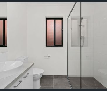 Near-New 4-Bedroom Family Home in a Prime Location! - Photo 6