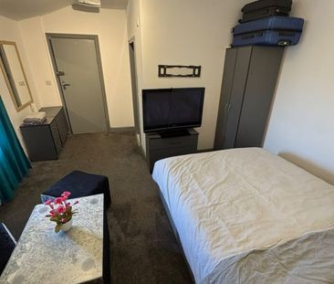 Room in a Shared Flat, Rolfe St, B66 - Photo 5
