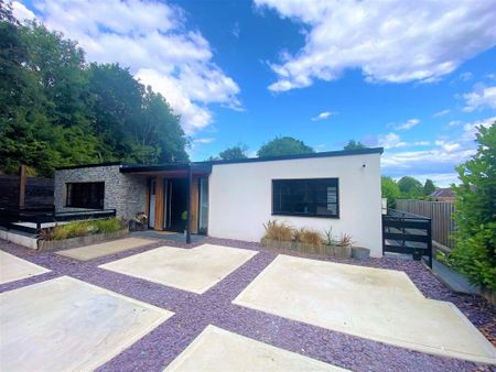 5 bedroom detached house to rent - Photo 3