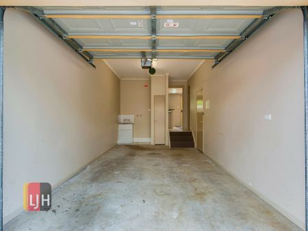 AIRCONDITIONED SPACIOUS 3 BEDROOM TOWNHOUSE IN GREAT LOCATION ! - Photo 2