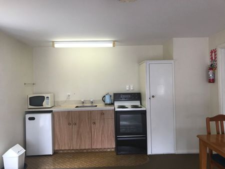 Riccarton Short term Furnished Bedsit Available - Photo 4