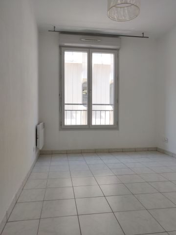 Appartement 4 pièces 93m2 MARSEILLE 3EME 1 235 euros - Photo 5