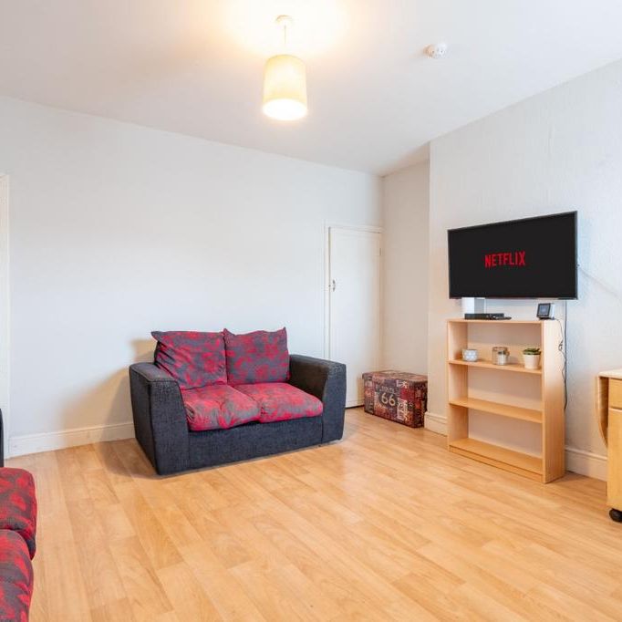 4 bedroom terraced house to rent - Photo 1