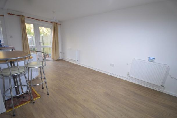 2 bedroom end of terrace house to rent - Photo 1