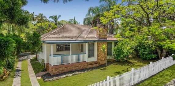 Charming 3-Bedroom Home in Prime Hawthorne Location - $750/week - Photo 2