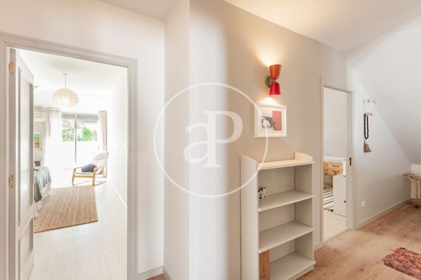 Family flat for rent in La Moraleja Urbanización (La Moraleja) - Photo 1