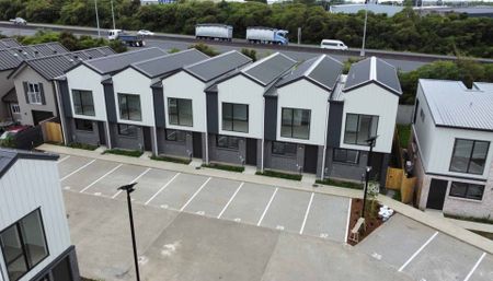 MANGERE BRIDGE, 3 BEDROOMS - Photo 4