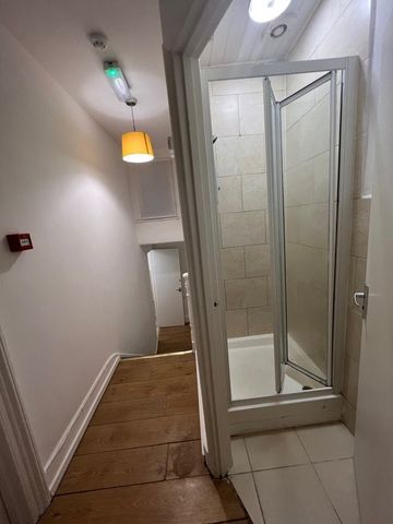 Room in a Shared House, Spacious Double Room In Queen's Park, W9 - Photo 5
