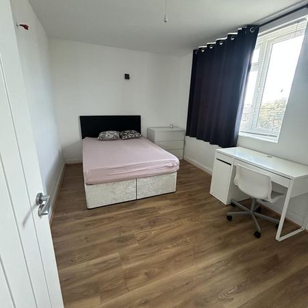 1 bedroom in a house share to rent - Photo 4