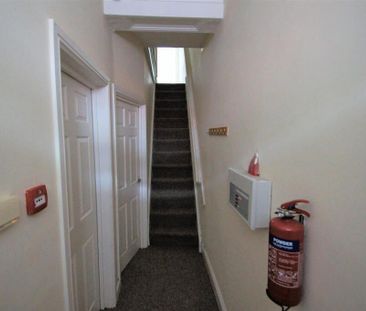 6 bedroom house to rent - Photo 2