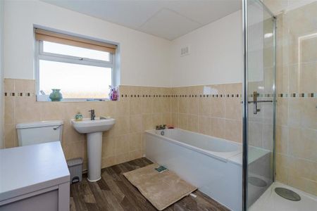 3 bedroom semi-detached house to rent - Photo 5