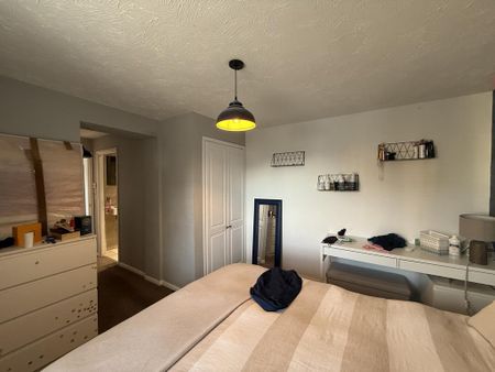 4 bedroom link detached house to rent - Photo 5