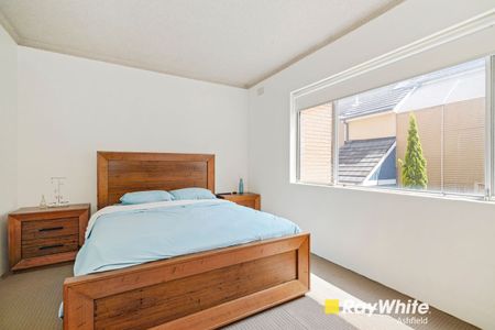 Stunning Two-Bedroom Apartment in Prime Ashfield Location - Photo 2