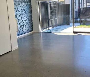 Charming 2BR Townhouse in Petone - Photo 3