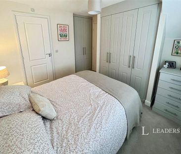 3 bedroom semi-detached house to rent - Photo 6