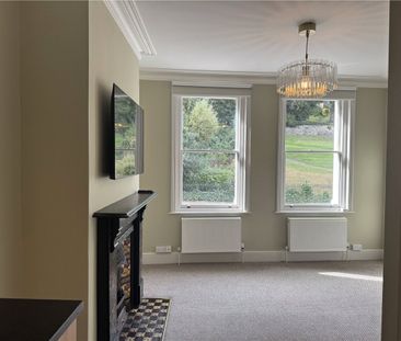 A charming Georgian apartment over three floors on London Street, B... - Photo 3