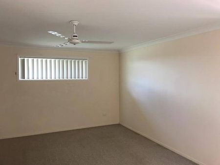 4 BEDROOM HOME IN THE HILLVIEW ESTATE - Photo 5