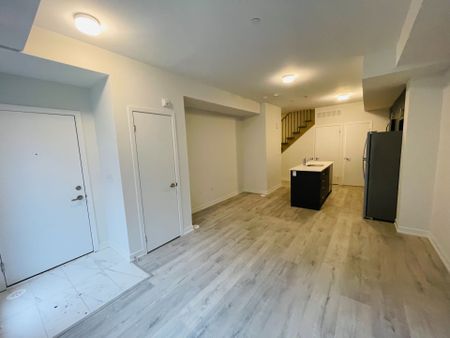 For Lease - 3425 Ridgeway Drive Unit# 15, Mississauga, Ontario - Photo 2