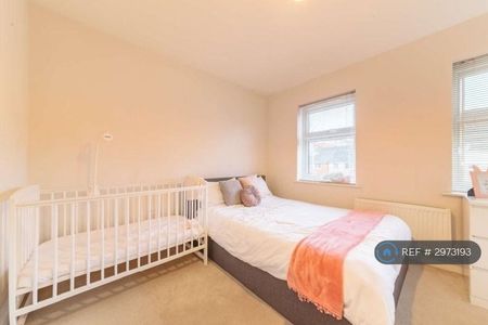 2 bedroom terraced house to rent - Photo 2