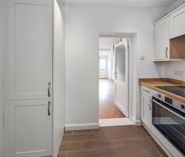 2 bedroom end of terrace house to rent - Photo 3