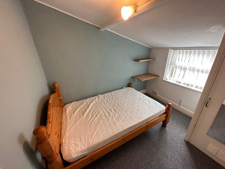 4 bedroom house - Photo 3