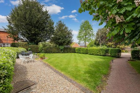 Datchet Lodge, Datchet - Photo 3