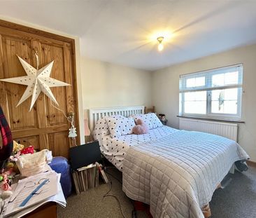 2 Bedroom House - Mid Terrace To Let - Photo 5