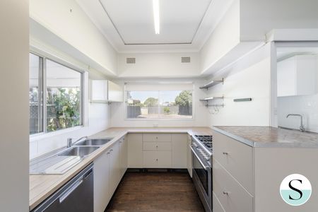 14 Tirranna Street, Blacksmiths NSW 2281 - House For Rent | Domain - Photo 4