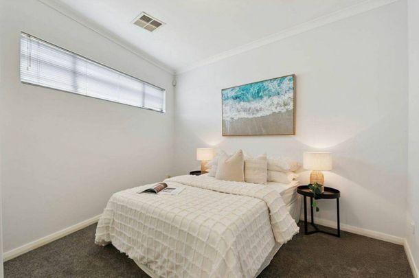 Stylish Rear Villa Offering Comfort and Convenience - Photo 1