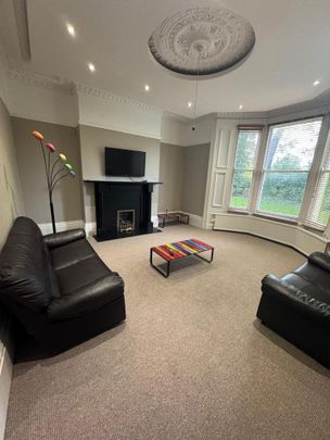 8 bedroom terraced house to rent - Photo 1