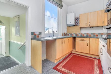 2 bedroom Flat To Let - Photo 4