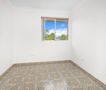 Freshly Updated Unit in the Heart of Woonona - Photo 4