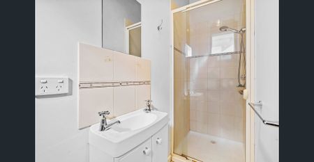 Three Bedroom Home in Prime Mitcham Location - Photo 3