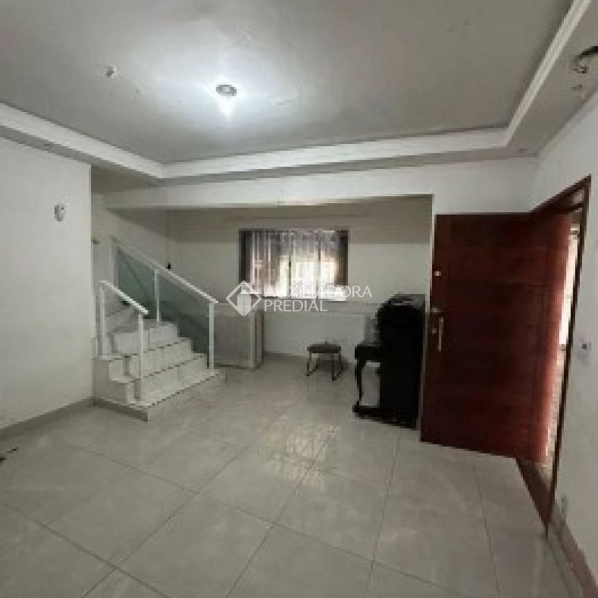 Sobrado com 3 quartos e 180m² para alugar em Vila Eldízia, Santo André. - Foto 1
