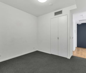 Modern & Stylish 2-Bedroom Apartment in Prime Adelaide CBD Location - Photo 3