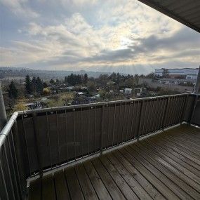 Sonnige, modernisierte 3-Zimmer-Wohnung mit tollem Weitblick und Bad mit Fenster! - Photo 1