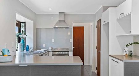 Centrally Located & Oh So Quiet in Birkenhead! - Photo 3