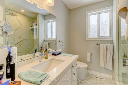 6 Amberview Drive #Main Floor - Photo 3