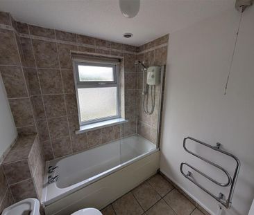 2 bedroom semi-detached house to rent - Photo 6
