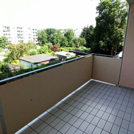 SCHÖNE 3 ZIMMER WOHNUNG ZUR GARTENSEITE MIT BALKON UND EINBAUKÜCHE... - Photo 4