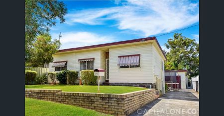 TIDY THREE BEDROOM HOME - Photo 4