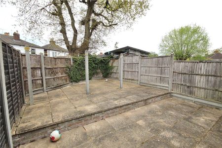 Magna Road, Englefield Green, Egham, Surrey, TW20 0PN - Photo 4