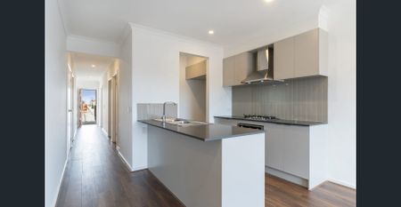 **RECEIVE ONE MONTH’S FREE RENT, ASK US HOW! Brand New 3-Bedroom Home for Lease – Cobblebank - Photo 2