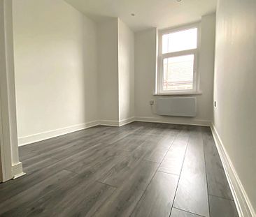 £900 PCM, Modern Two Bedroom First Floor Apartment in High Street, ... - Photo 3