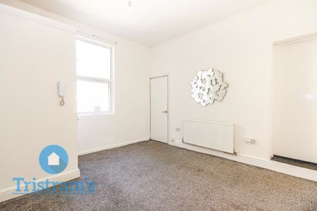 3 bed Ground Floor Flat for Rent - Photo 5
